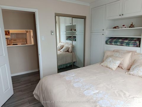 Photo 25 at 3702 - 77 Harbour Square, Waterfront Communities C1, Toronto