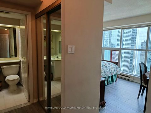 Photo 28 at 3702 - 77 Harbour Square, Waterfront Communities C1, Toronto