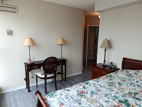 Photo 32 at 3702 - 77 Harbour Square, Waterfront Communities C1, Toronto