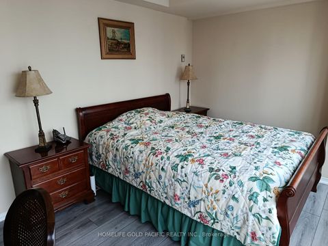 Photo 33 at 3702 - 77 Harbour Square, Waterfront Communities C1, Toronto