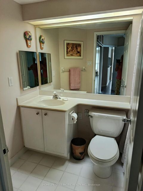 Photo 35 at 3702 - 77 Harbour Square, Waterfront Communities C1, Toronto
