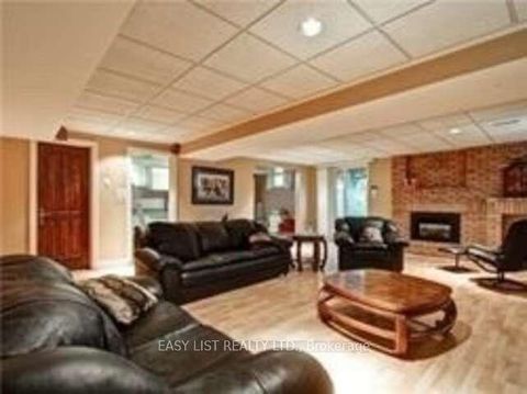 Photo 2 at 89 Patricia Avenue, Newtonbrook West, Toronto
