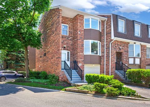 Photo 1 at 13 - 27 Hyde Park Court, German Mills, Markham