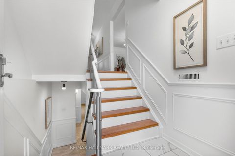 Photo 2 at 13 - 27 Hyde Park Court, German Mills, Markham