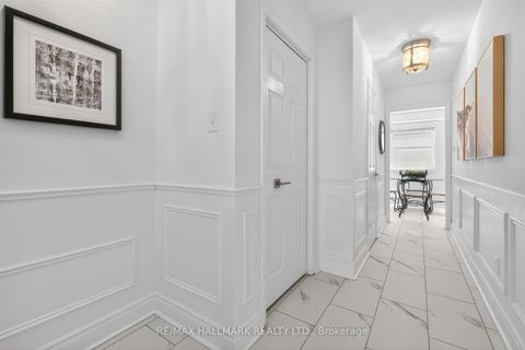 Photo 4 at 13 - 27 Hyde Park Court, German Mills, Markham