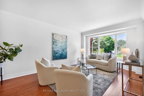 Photo 5 at 13 - 27 Hyde Park Court, German Mills, Markham