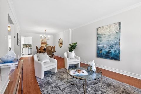 Photo 8 at 13 - 27 Hyde Park Court, German Mills, Markham