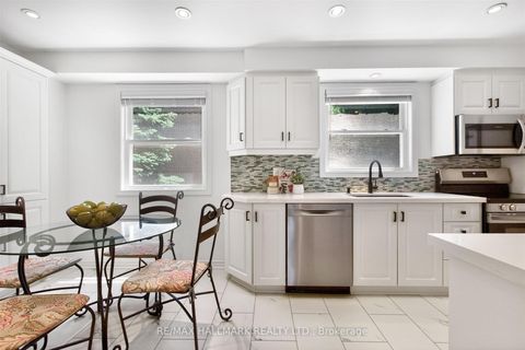Photo 11 at 13 - 27 Hyde Park Court, German Mills, Markham