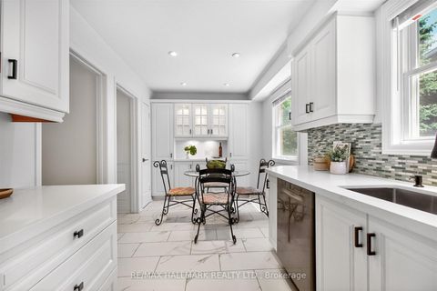 Photo 15 at 13 - 27 Hyde Park Court, German Mills, Markham