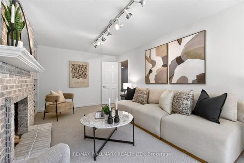 Photo 20 at 13 - 27 Hyde Park Court, German Mills, Markham