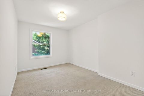 Photo 30 at 13 - 27 Hyde Park Court, German Mills, Markham