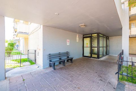 Photo 4 at 1708 - 320 Dixon Road, The Westway, Toronto
