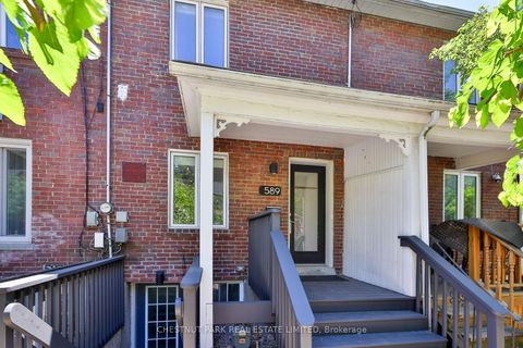Photo 1 at 589 Wellington Street W, Niagara, Toronto