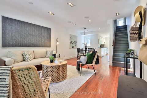 Photo 2 at 589 Wellington Street W, Niagara, Toronto