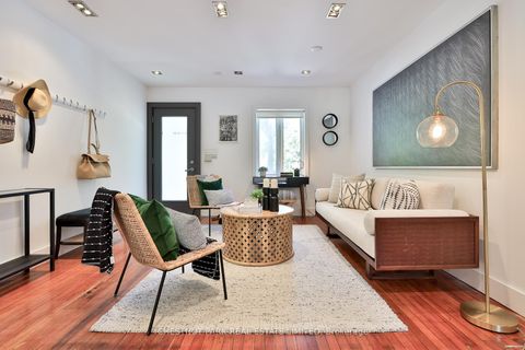 Photo 3 at 589 Wellington Street W, Niagara, Toronto