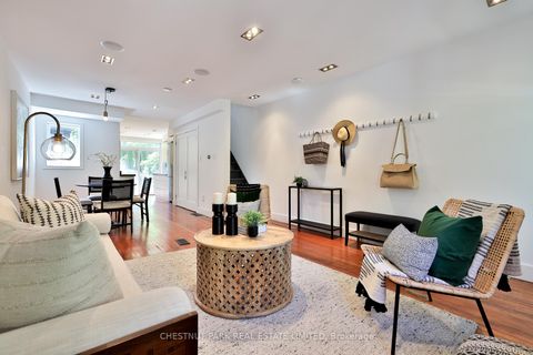 Photo 4 at 589 Wellington Street W, Niagara, Toronto