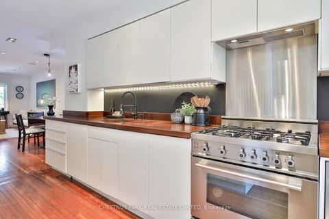 Photo 8 at 589 Wellington Street W, Niagara, Toronto