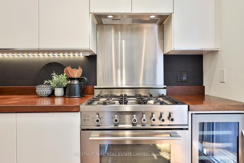 Photo 10 at 589 Wellington Street W, Niagara, Toronto