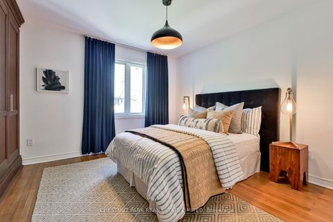Photo 15 at 589 Wellington Street W, Niagara, Toronto