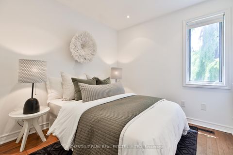 Photo 17 at 589 Wellington Street W, Niagara, Toronto