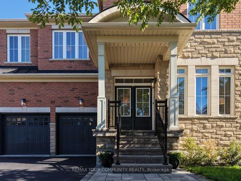 Photo 3 at 37 Heron Hollow Avenue, Oak Ridges, Richmond Hill