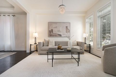 Photo 6 at 37 Heron Hollow Avenue, Oak Ridges, Richmond Hill