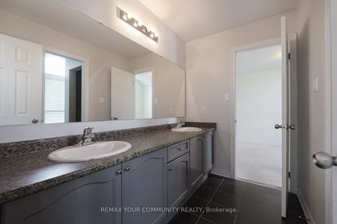 Photo 31 at 37 Heron Hollow Avenue, Oak Ridges, Richmond Hill