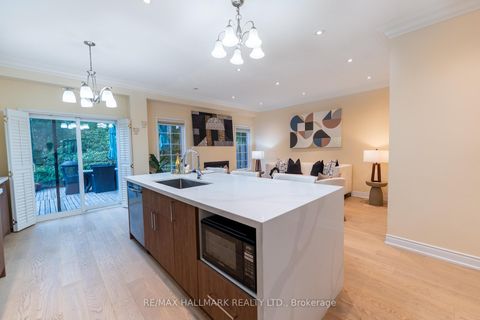 Photo 3 at 60 Dovetail Drive, Oak Ridges Lake Wilcox, Richmond Hill