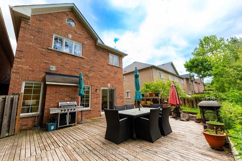 Photo 5 at 60 Dovetail Drive, Oak Ridges Lake Wilcox, Richmond Hill