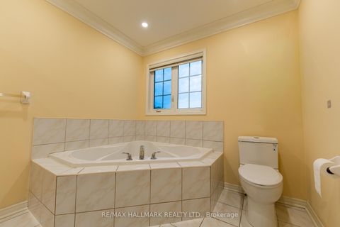 Photo 12 at 60 Dovetail Drive, Oak Ridges Lake Wilcox, Richmond Hill