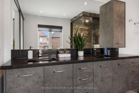 Photo 16 at 55 Headwind Boulevard, Vellore Village, Vaughan