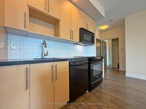 Photo 2 at 605 - 28 Linden Street, North St. James Town, Toronto