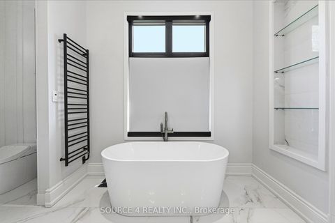 Photo 26 at 9 Sandpiper Court, Donalda, Toronto