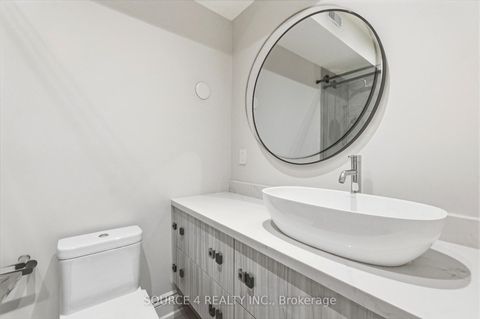 Photo 36 at 9 Sandpiper Court, Donalda, Toronto