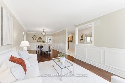 Photo 4 at 205 Fletcher Drive, Maple, Vaughan