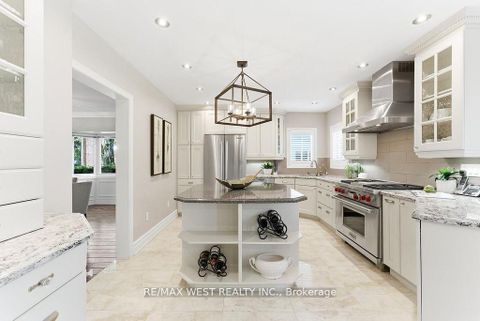 Photo 9 at 205 Fletcher Drive, Maple, Vaughan