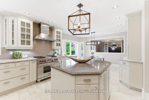 Photo 10 at 205 Fletcher Drive, Maple, Vaughan