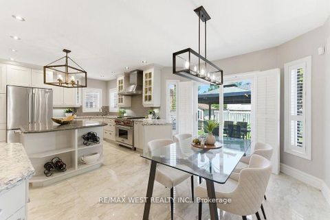 Photo 11 at 205 Fletcher Drive, Maple, Vaughan
