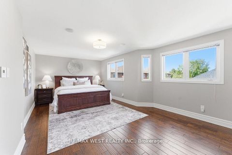 Photo 15 at 205 Fletcher Drive, Maple, Vaughan