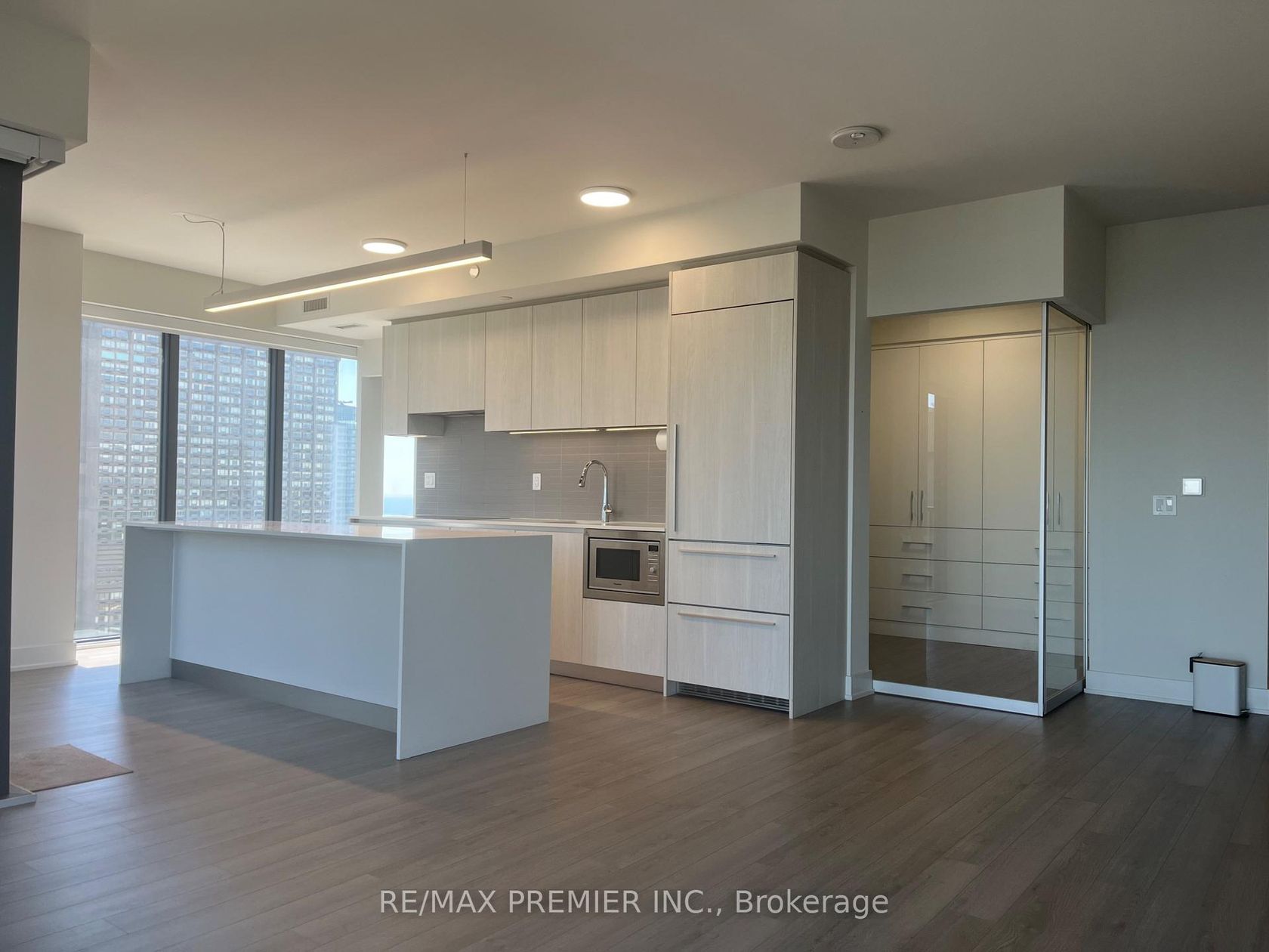 3506 - 8 Cumberland Street, Annex, Toronto photo number 2