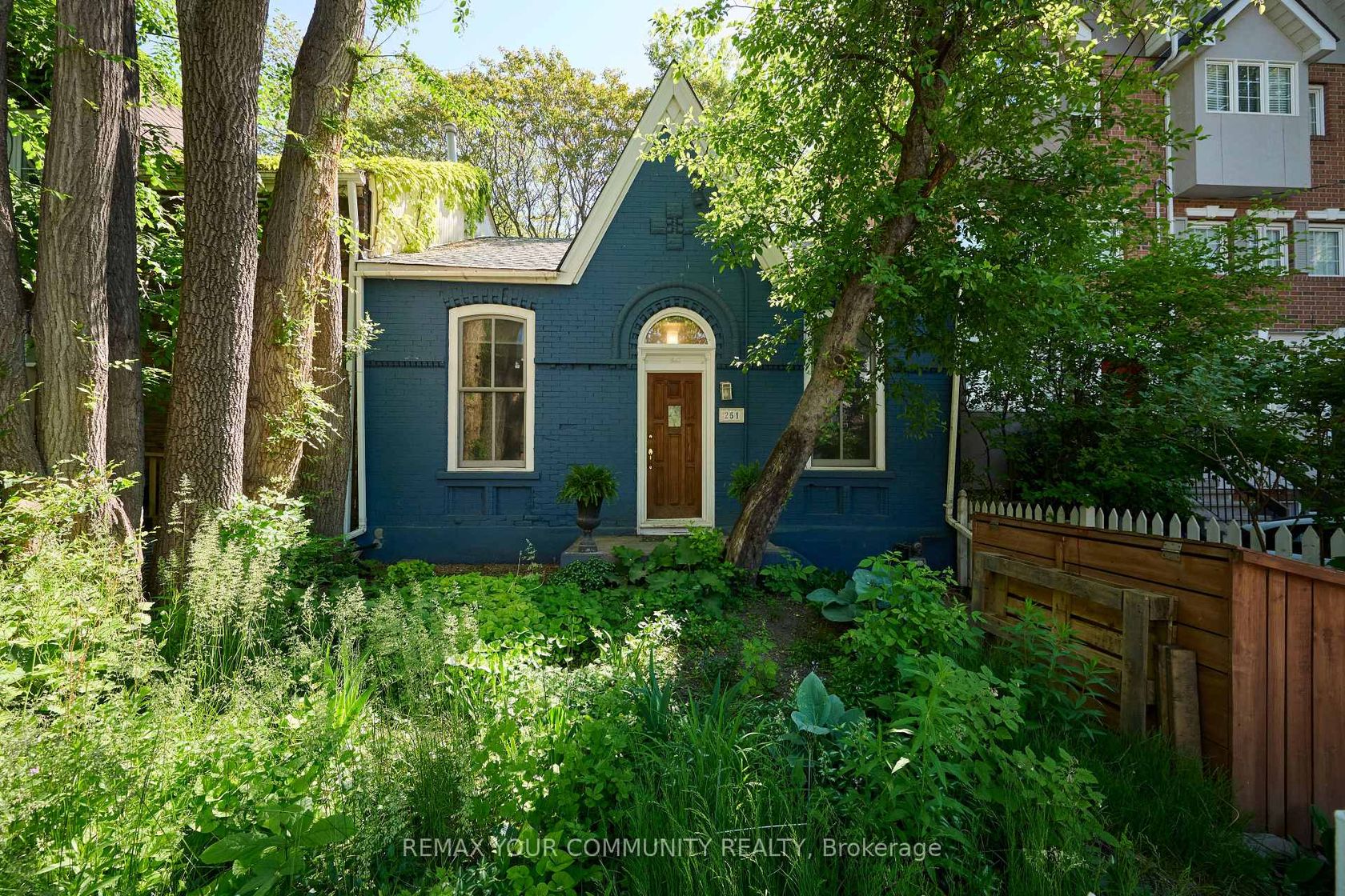 251 Berkeley Street, Moss Park, Toronto photo number 2