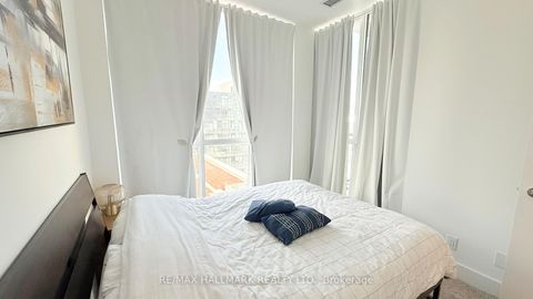 Photo 13 at 708 - 6 Greenbriar Road, Bayview Village, Toronto