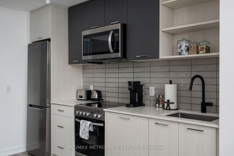 Photo 14 at 307 - 2300 St Clair Avenue W, Junction Area, Toronto