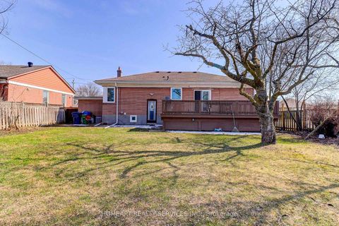 Photo 23 at 280 Waterloo Avenue, Bathurst Manor, Toronto
