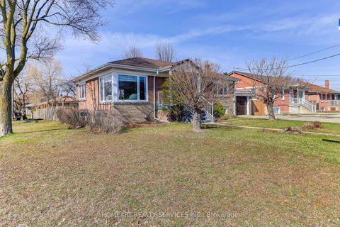 Photo 24 at 280 Waterloo Avenue, Bathurst Manor, Toronto