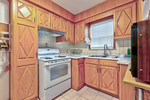 Photo 7 at 34 William Cragg Drive, CFB, Toronto