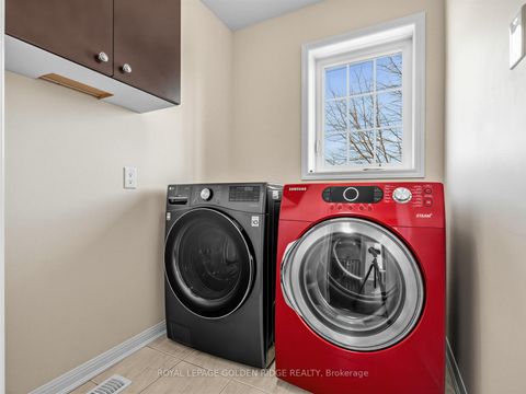 Photo 11 at 78 Bulmer Crescent, Woodland Hill, Newmarket