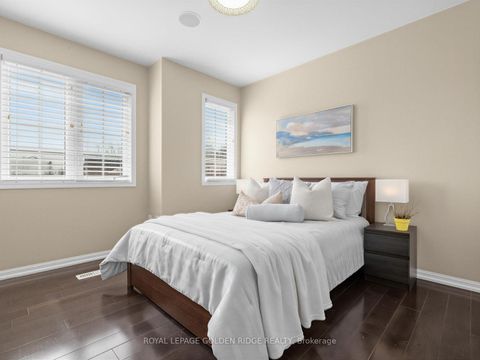 Photo 13 at 78 Bulmer Crescent, Woodland Hill, Newmarket