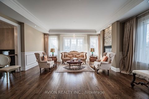 Photo 2 at 136 Homewood Avenue, Newtonbrook West, Toronto