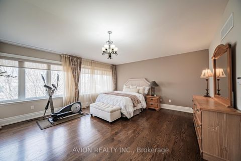Photo 13 at 136 Homewood Avenue, Newtonbrook West, Toronto